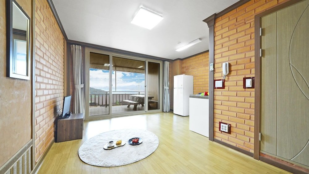 Habitación Estándar 1 dormitorio con balcón Yeosu Hwangto Pension