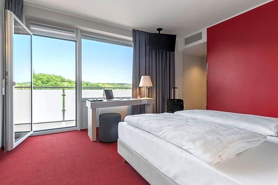 Standard room with lake view Serways Hotel Remscheid