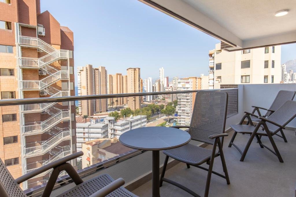 Апартаменты с 2 комнатами с балконом и с видом на море Aparthotel BCL Levante Beach