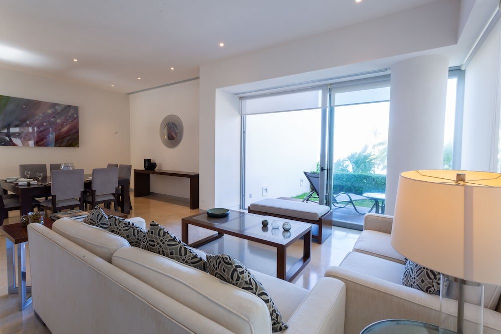 Luxe double appartement sous-sol Vue sur l'océan Naima Luxury Beachfront Apartments