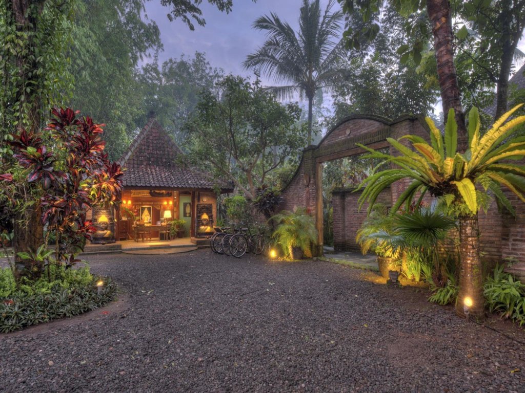 Двухместная студия Deluxe с балконом и с видом на сад Rumah Boedi Private Residence Borobudur