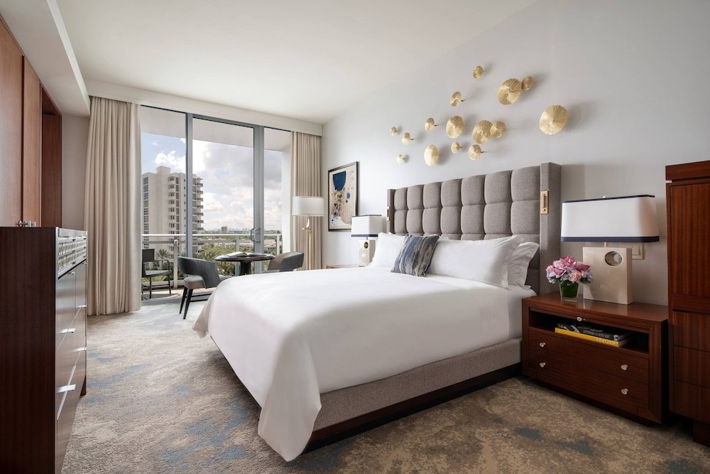 Люкс с 2 комнатами с балконом The Ritz-Carlton Bal Harbour, Miami