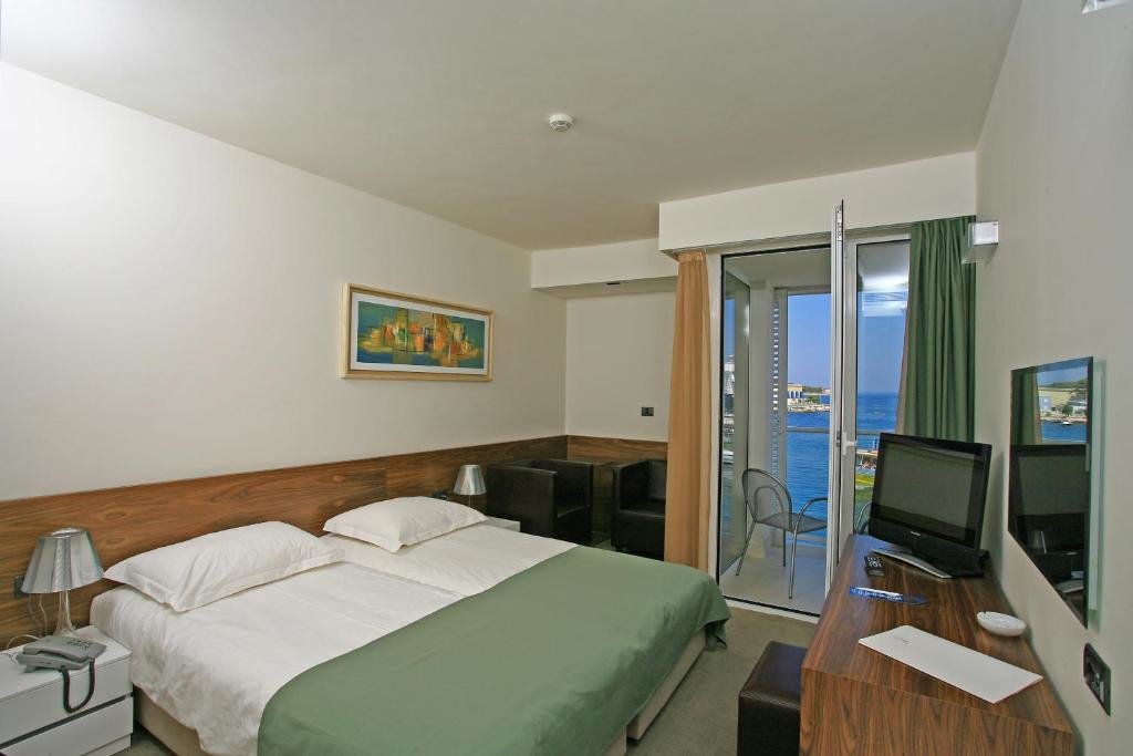 Standard Double room with balcony Hotel Vrilo