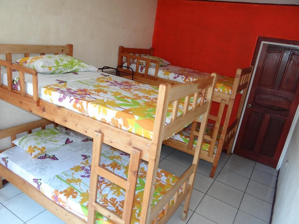 Кровать в общем номере Hotel & Hostel Sloth Backpackers