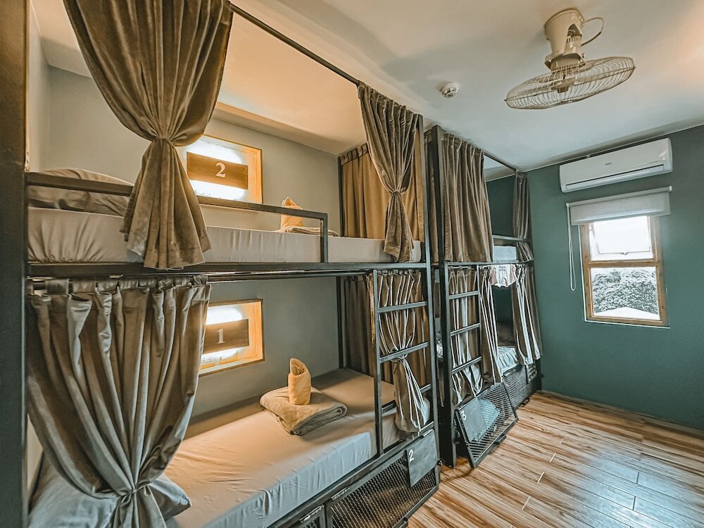 Кровать в общем номере Outpost Hostel