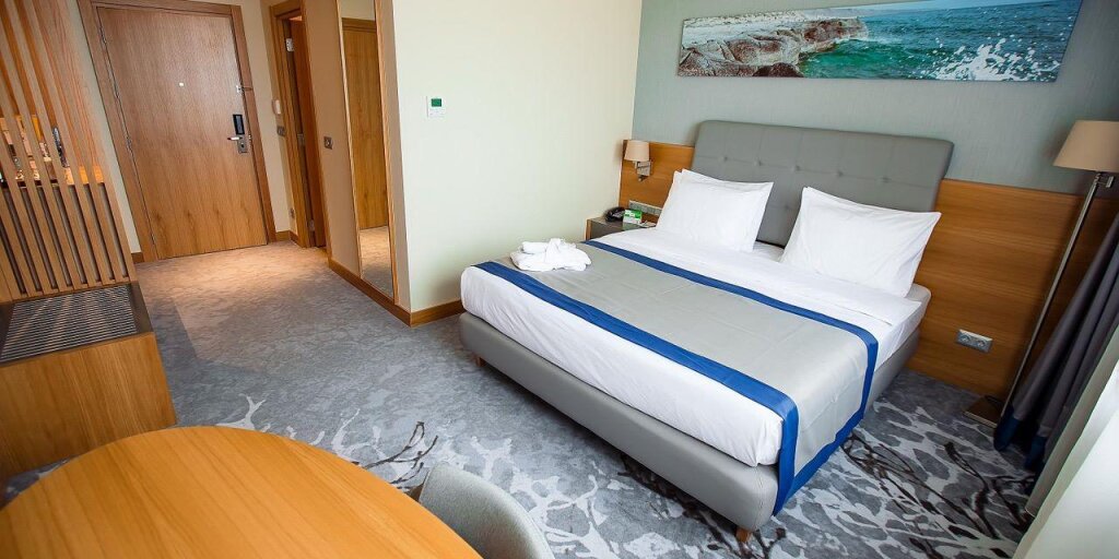 Двухместный номер Deluxe с видом на море Holiday Inn Aktau, an IHG Hotel