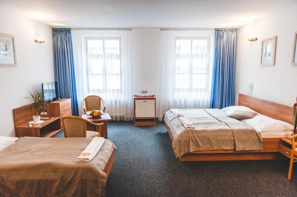 Standard Vierer Zimmer Hotel u České koruny