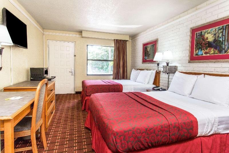 Четырёхместный номер Standard Quality Inn & Suites Altamonte Springs Orlando-North