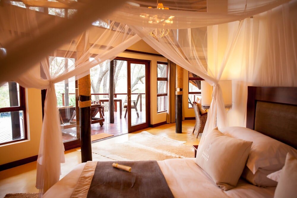 Люкс с балконом Amakhosi Safari Lodge and SPA