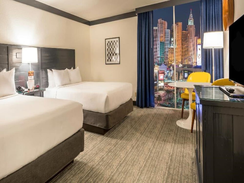 Camera quadrupla with Strip View OYO Hotel and Casino Las Vegas