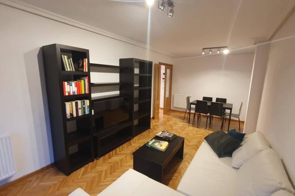 Apartment Apto Los Prados con Wifi y Garaje- Para 3-5 personas