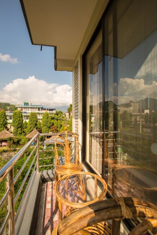 Двухместный номер Deluxe с балконом и с видом на горы Hotel Pokhara View