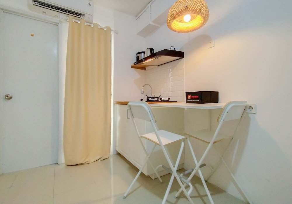 Standard Zimmer Cozy Living And Simply 2Br At Bassura City Apartment