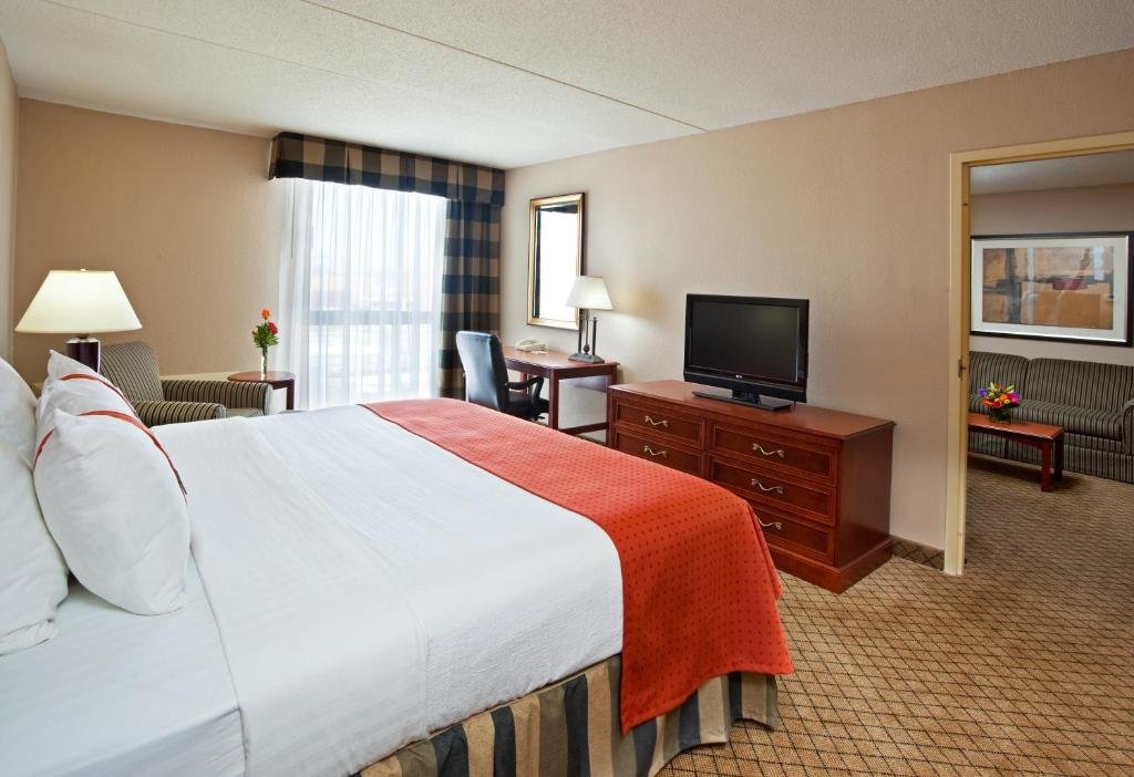 Двухместный номер Executive Holiday Inn Cincinnati-Eastgate, an IHG Hotel