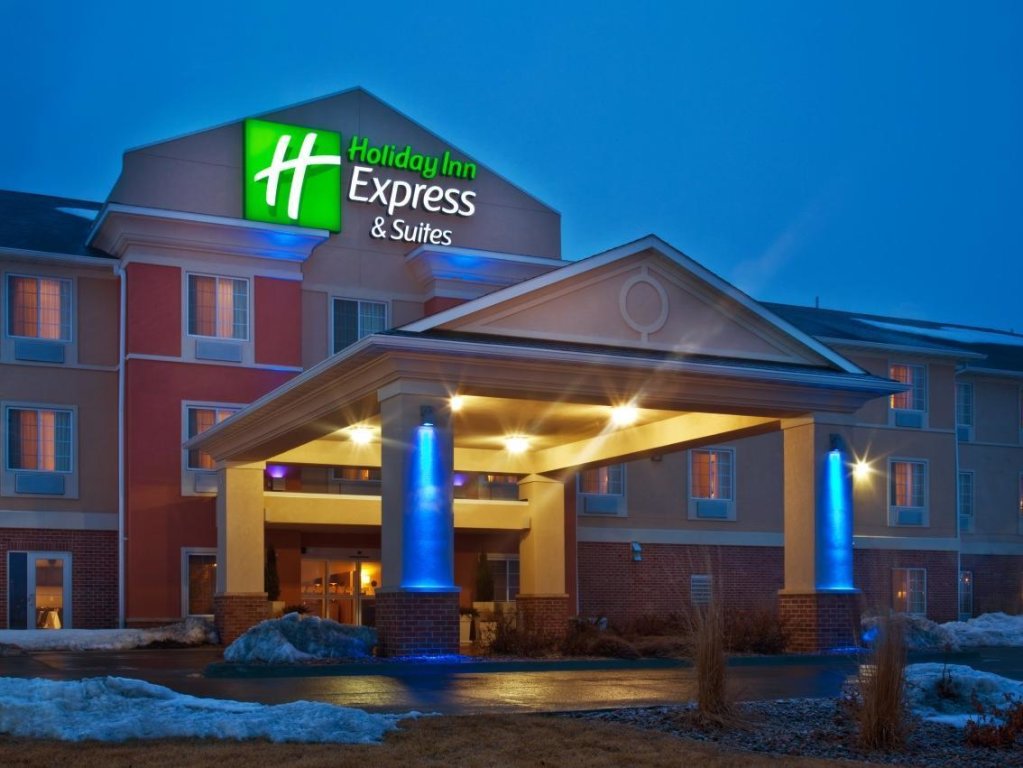 Четырёхместный номер Standard Holiday Inn Express Hotel & Suites Council Bluffs - Convention Center Area, an IHG Hotel