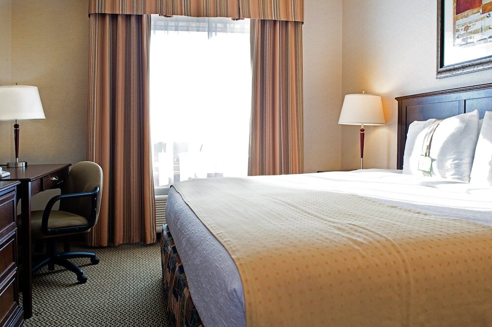 Номер Standard Holiday Inn Hotel & Suites-West Edmonton, an IHG Hotel