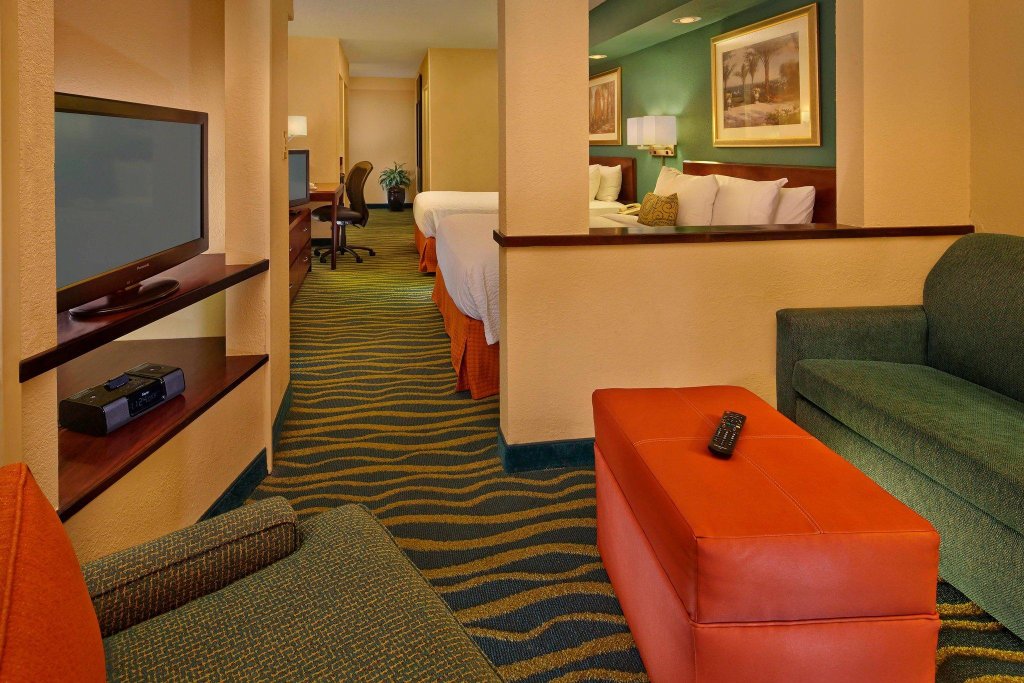 Двухместный люкс c 1 комнатой с балконом Fairfield Inn and Suites by Marriott Palm Beach