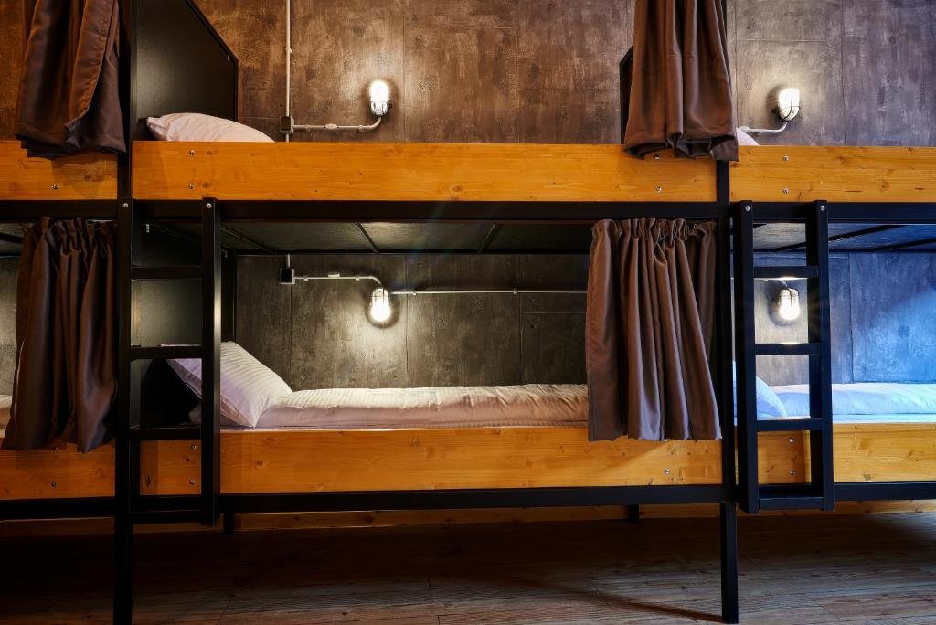 Кровать в общем номере BED STAGE Hostel