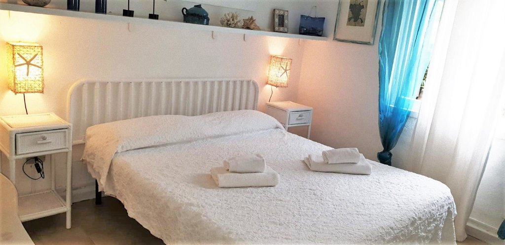 Кровать в общем номере Baia de Bahas - Apartments & Resort