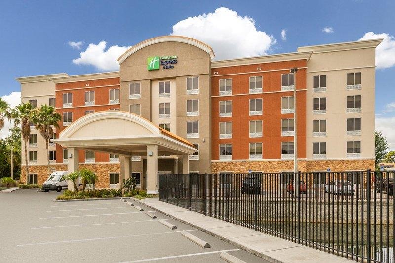 Кровать в общем номере Holiday Inn Express Hotel & Suites Largo-Clearwater, an IHG Hotel