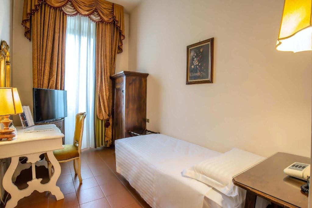 Standard Single room Hotel Machiavelli Palace