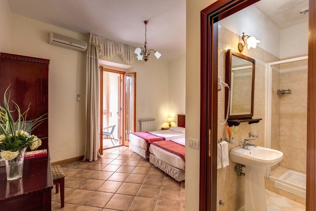 Standard Dreier Zimmer ESQUILINO HARMONY GUESTHOUSE - close to COLOSSEUM