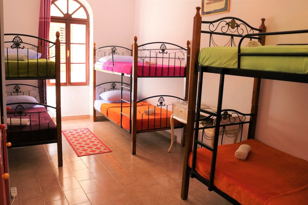 Кровать в общем номере Hostel Alma 2