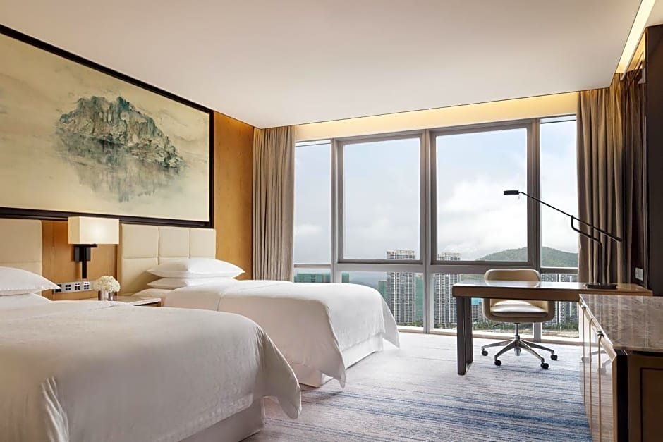 Deluxe Quadruple room with city view Sheraton Zhuhai Hotel
