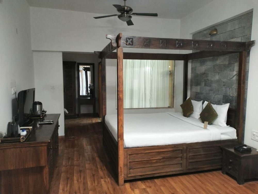 Luxury room with balcony Kumbhalgarh Forest Retreat