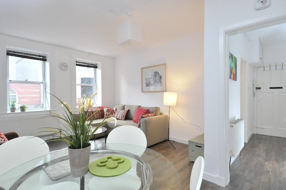 Apartment 367 Comfortable 2 Bedroom Apartment on the Edge of Edinburgh s Historic Old Town