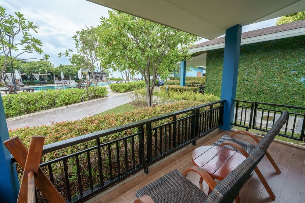 Вилла Premier с балконом и с видом на море Coral Tree Villa Huahin