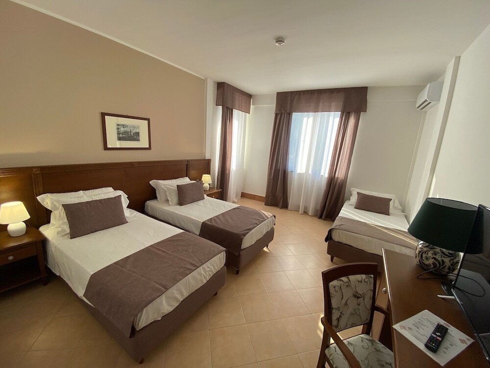 Трёхместный номер Standard Al Balhara Resort & Spa