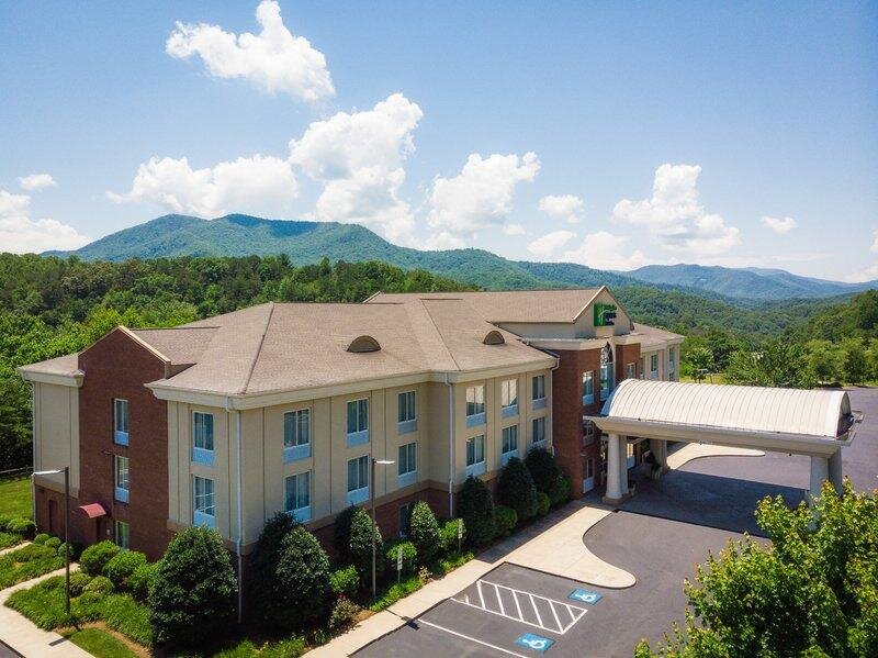 Одноместный люкс c 1 комнатой Holiday Inn Express & Suites Sylva - Western Carolina Area, an IHG Hotel