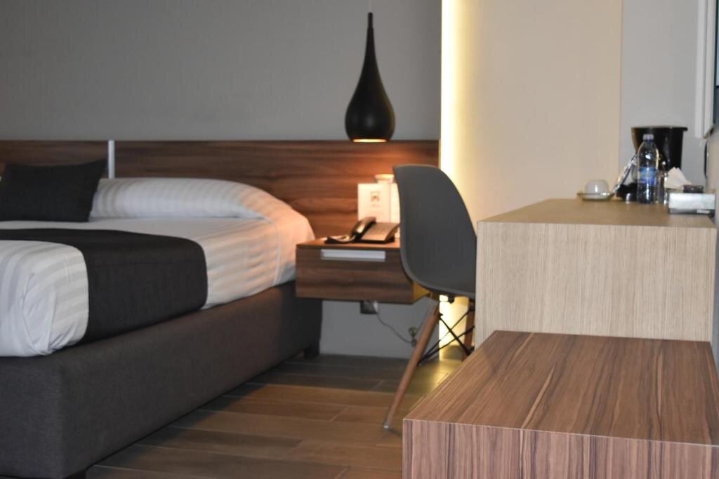 Camera Economy Estanza Hotel & Suites