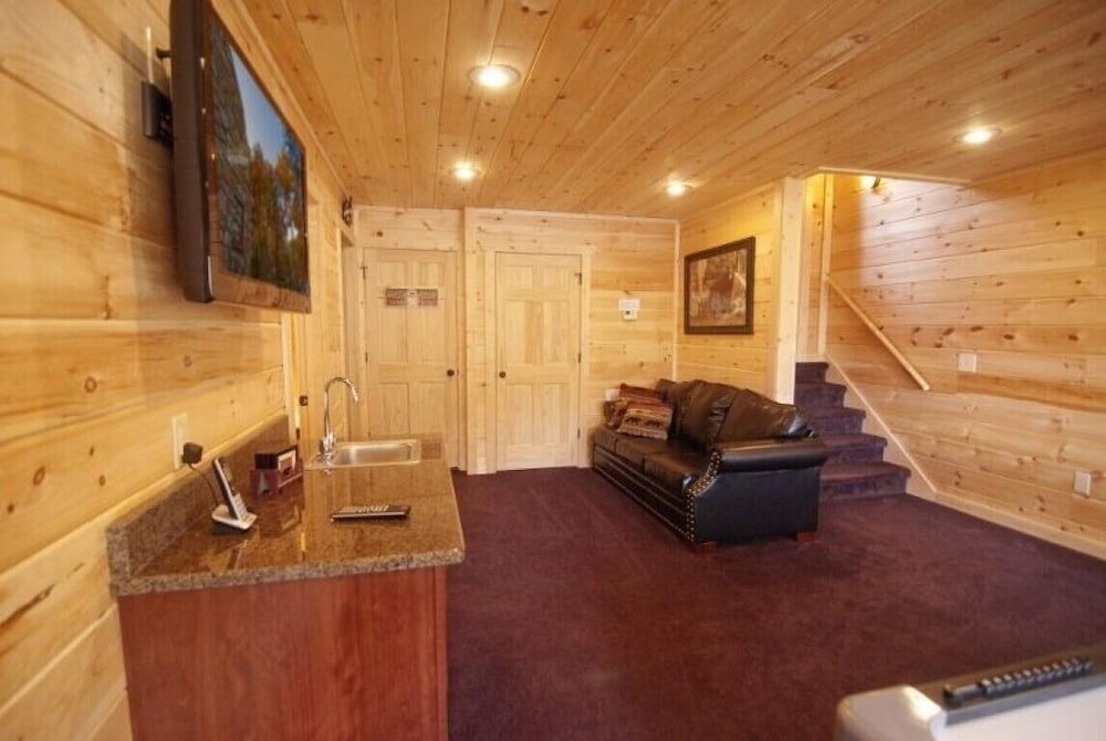Standard room A Peace of Paradise - 3 Bedrooms, 3 Baths, Sleeps 8 Cabin by Redawning