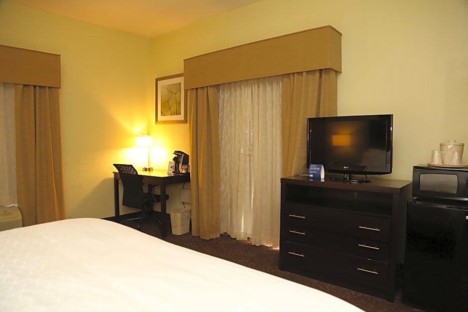 Люкс Holiday Inn Express & Suites Cleveland