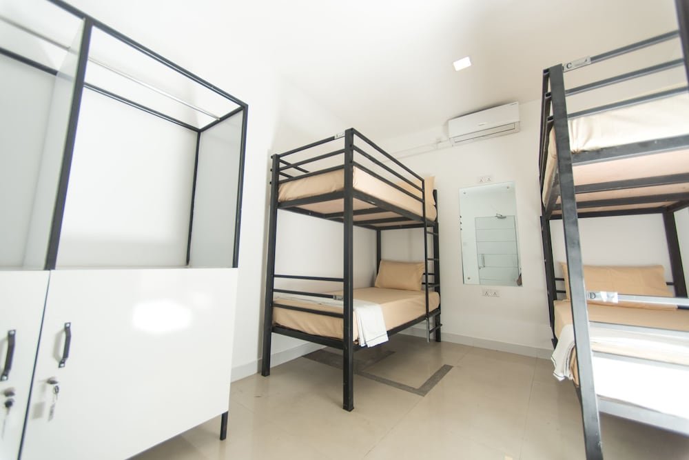Кровать в общем номере Impala City Hotel and Hostel Kandy 50