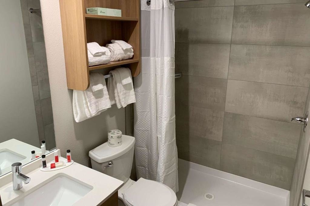 Standard Doppel Zimmer mit Seeblick Microtel Inn & Suites by Wyndham Georgetown Lake