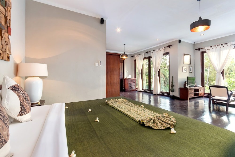 Suite con balcone Suara Air Luxury Villa Ubud