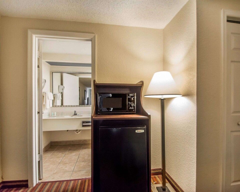Standard quadruple chambre Quality Inn & Suites at Tropicana Field