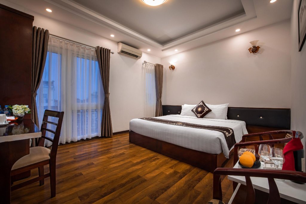 Camera familiare Standard con vista La Suite Hotel Hanoi