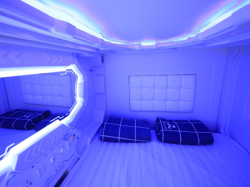 Кровать в общем номере Spacepod@hive