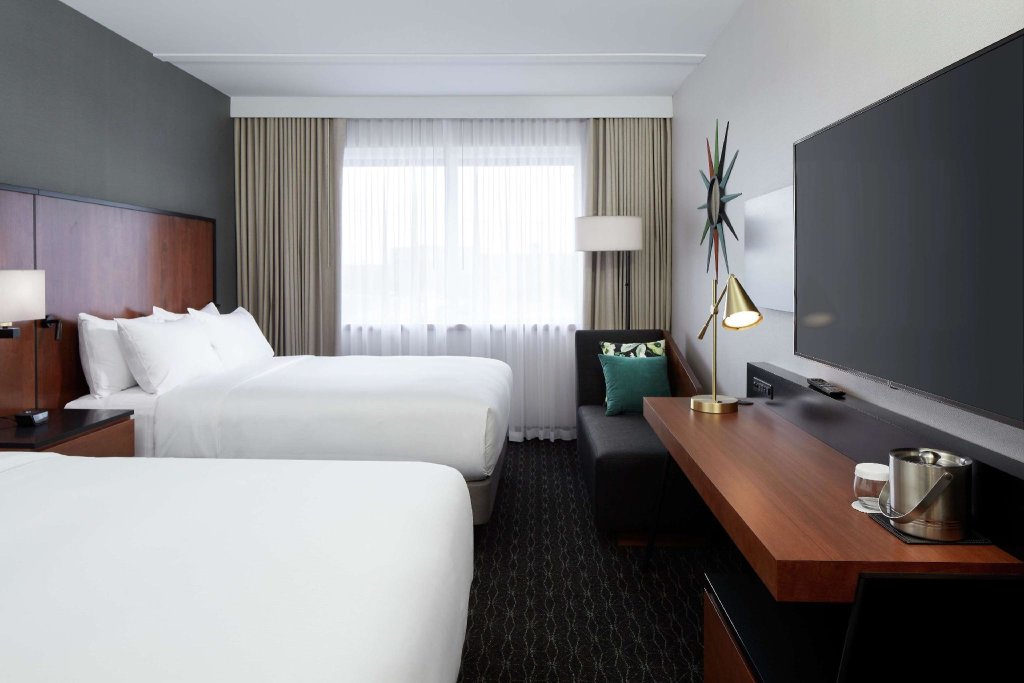 Standard Quadruple room Doubletree By Hilton Montreal Airport