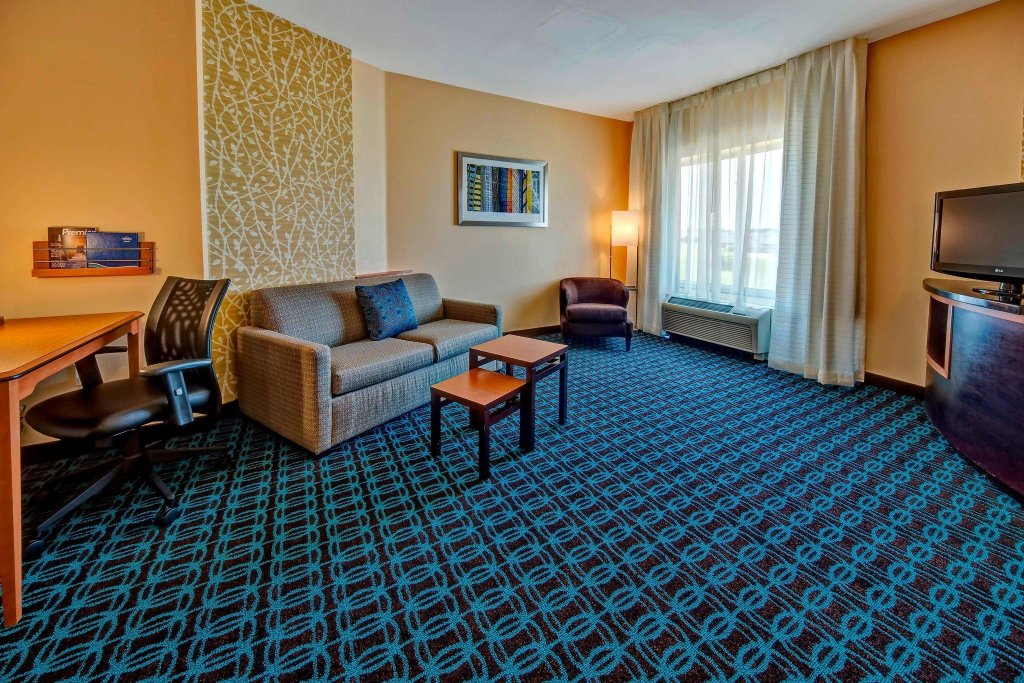 Двухместный люкс c 1 комнатой Fairfield Inn & Suites by Marriott Oklahoma City NW Expressway/Warr Acres