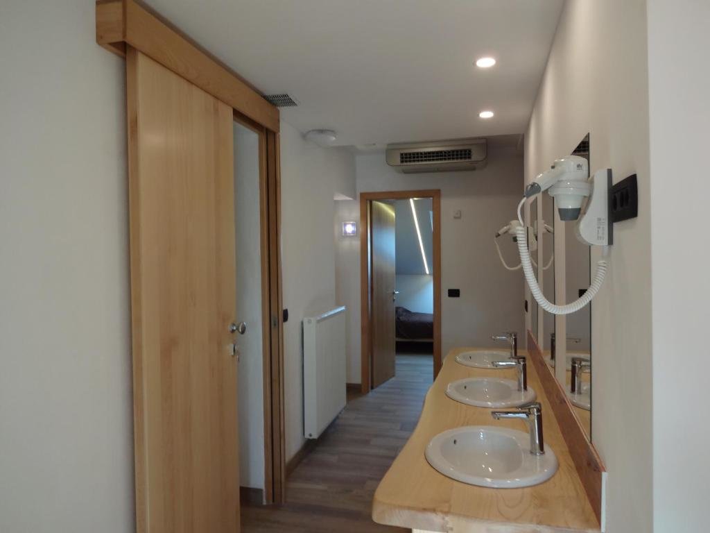 Standard Double room Fedrig Rooms with bathroom & Hostel Rooms