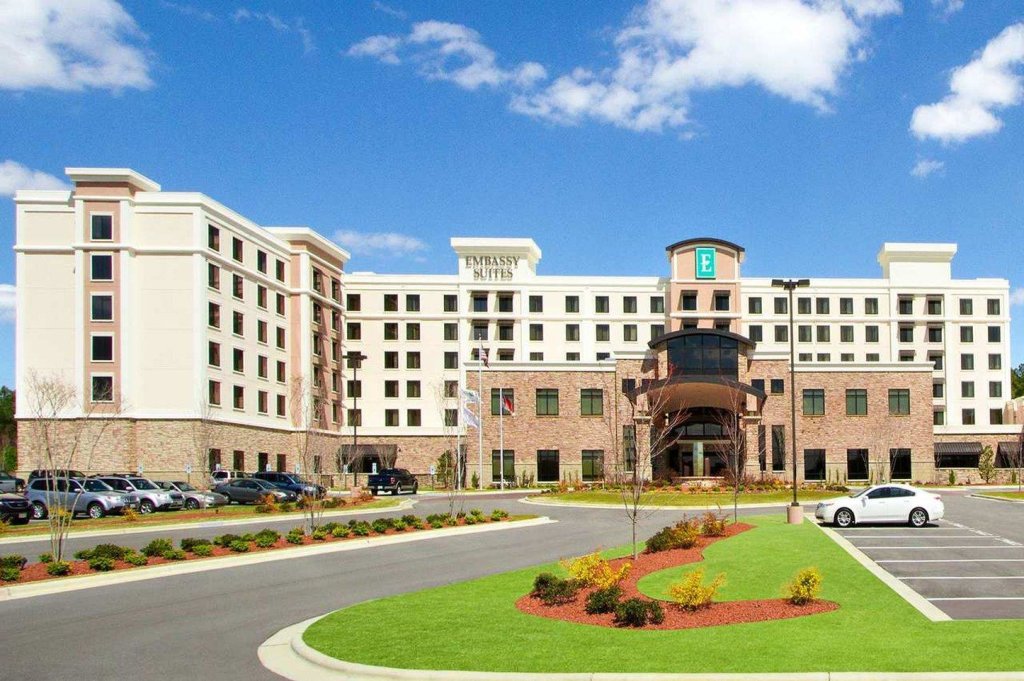 Люкс Embassy Suites by Hilton Fayetteville Fort Bragg