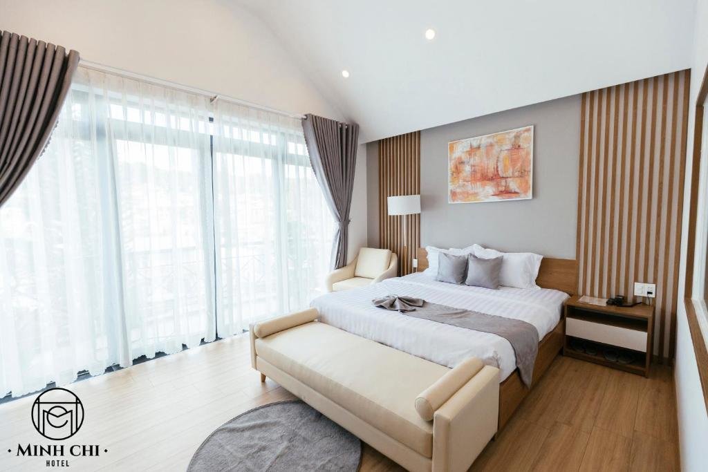 Habitación doble De lujo con balcón Minh Chi Hotel