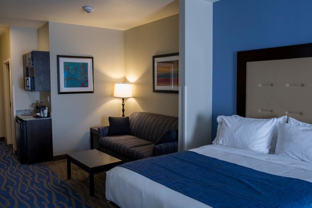 Номер Standard Holiday Inn Express and Suites Edwardsville, an IHG Hotel