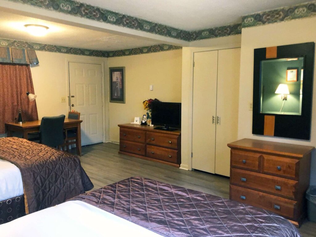 Standard Quadruple room Americas Best Value Inn - Stonington