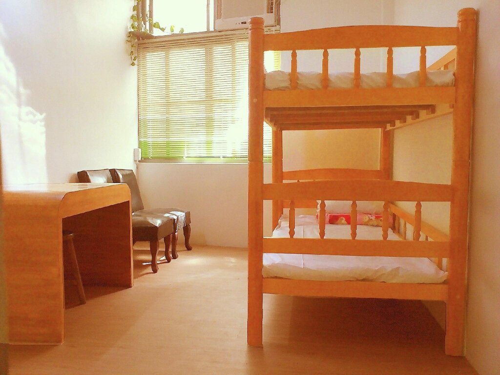 Кровать в общем номере (мужской номер) Jin Lon Hotel